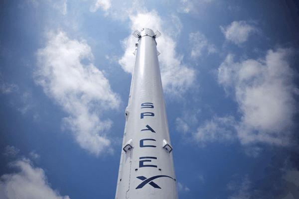 图为在美国加利福尼亚州霍索恩拍摄的太空探索技术公司(SpaceX)总部一角（资料照片）。新华社/路透