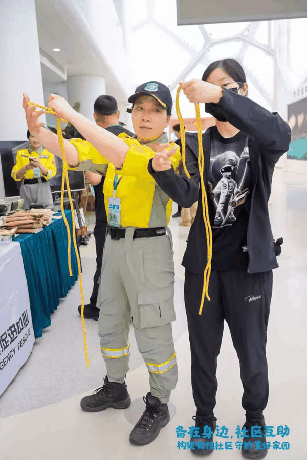 应急装备实操体验现场。主办方供图