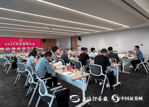 股东会结束后，公司高管和部分投资者继续交流了一个多小时。上证报记者 