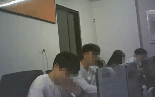 ▲一家教培机构外呼团队正在拨打学生家长电话。图/上游新闻
