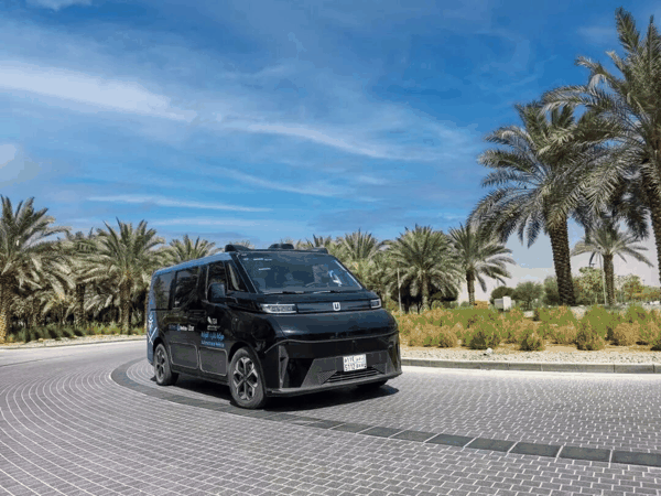 △文远知行Robotaxi GXR在沙特利雅得