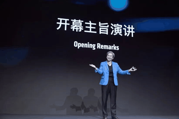 AMD董事会主席及首席执行官Dr. Lisa Su做开幕主旨演讲（陶力/摄）