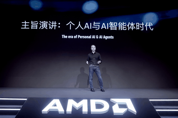 AMD高级副总裁、计算与图形总经理 Jack Huynh做主旨演讲