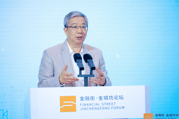 中国金融学会理事会会长、中国人民银行原行长易纲。主办方供图
