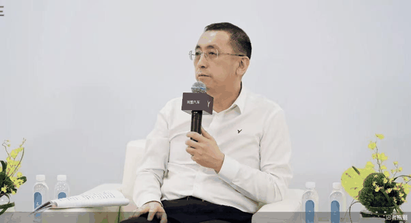 记者拍摄