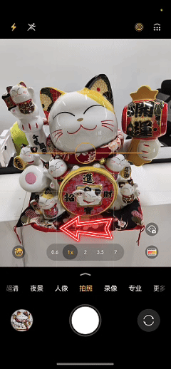 　　荣耀600 Pro可在相机APP内左滑至“超清”选项启动4K Live实况照片模式，交互十分便捷。