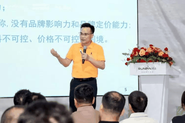 △功能建材事业部常务副总经理黄俊凯