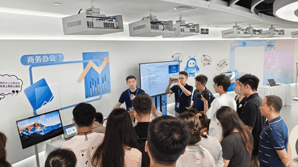 中兴通讯副总裁华新海讲解云电脑