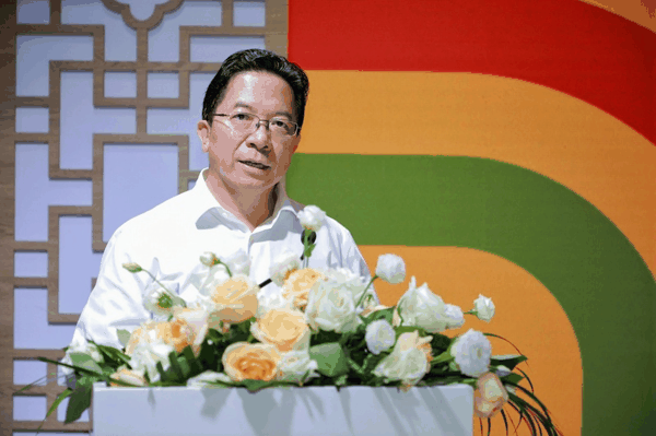 北京市文联党组书记、常务副主席马新明致辞。