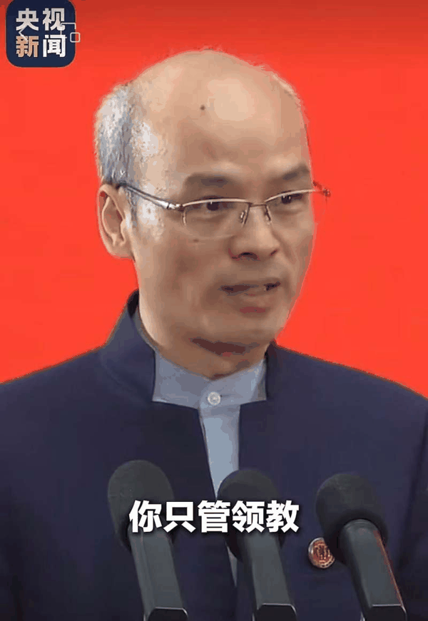 ▲黄春在江西师范大学毕业典礼上发言引发网友共鸣。图/央视新闻