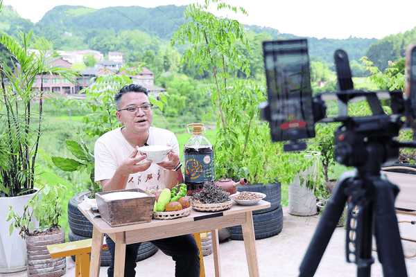 何松正在直播带货