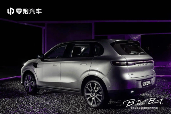 全新零跑 B10 | 图片来源：零跑汽车