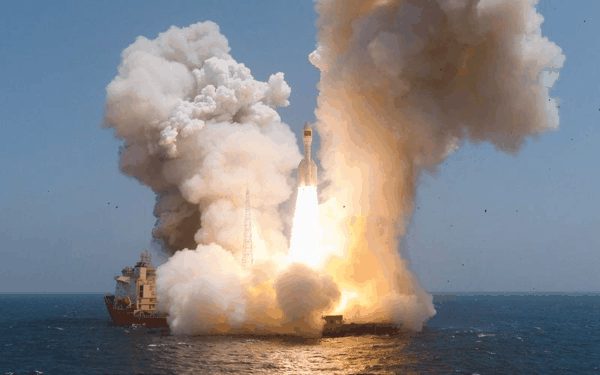 7月22日10时54分，引力一号（遥四）·星联体号运载火箭在我国东海海域点火升空。东方空间供图