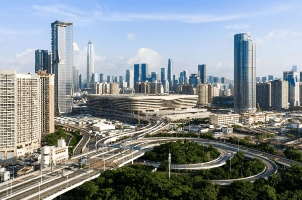 图为建设中的深圳皇岗口岸。新华社发（李砚伟　摄）
