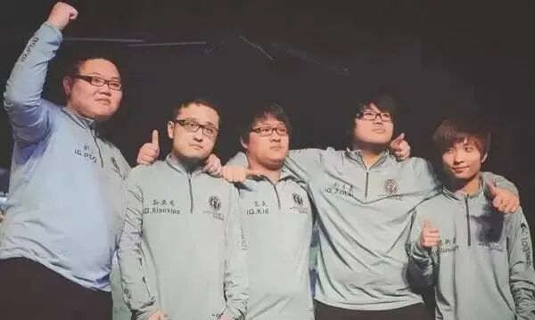 图为iG英雄联盟分部早期队员 图源：网络