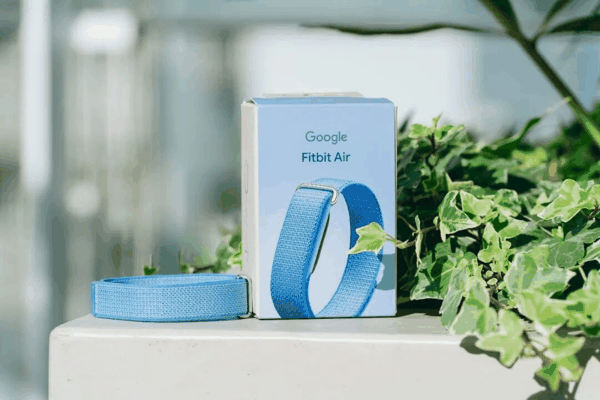 Fitbit Air 形态非常惹人喜欢｜图片来源：极客公园
