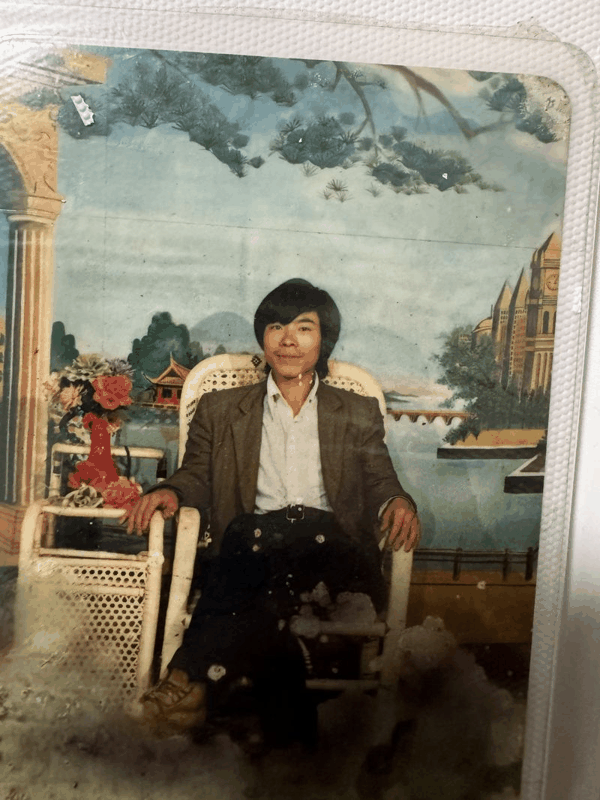 年轻时的李某平。受访者供图