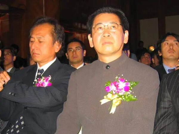 2004年8月3日发布会上的知名游戏制作人铃木裕