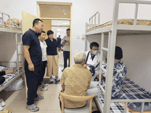 从霞云岭乡转移的村民入住良乡五中安置点。受访者供图