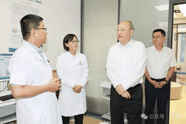 与医生深入交流