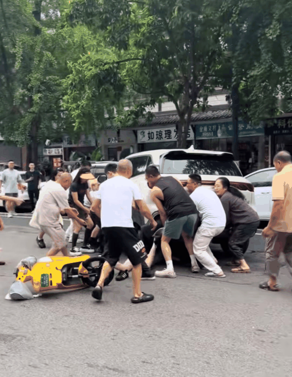 ▲现场救人视频截图