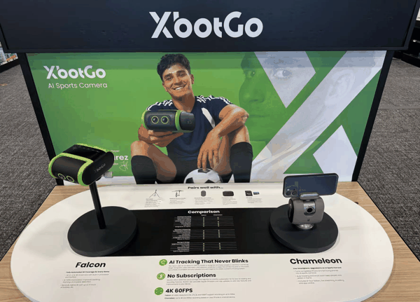 左：XbotGo猎鹰（AI球场相机） 右：XbotGo变色龙 （AI球场云台）