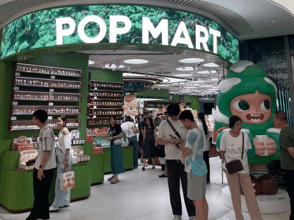 泡泡玛特门店，时代财经/摄