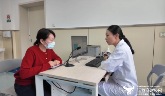 （黄石医护人员使用AI病历辅助生成系统）