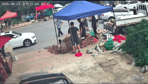 ▲摊主发布的监控画面