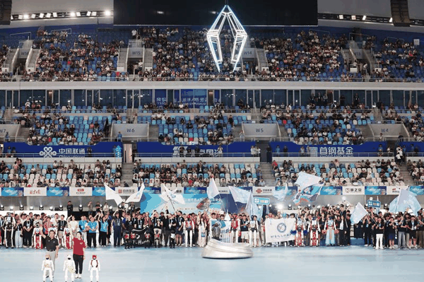 ▲8月26日，第二届世界人形机器人运动会在国家速滑馆落下帷幕。新京报记者 王贵彬 摄