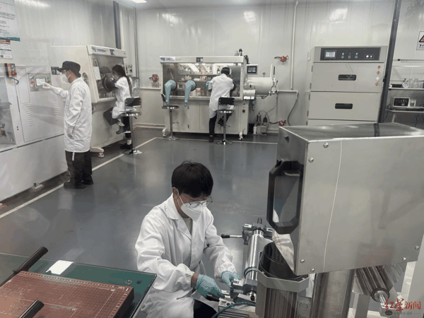 ▲走访眉山市新能源新材料融合创新中心