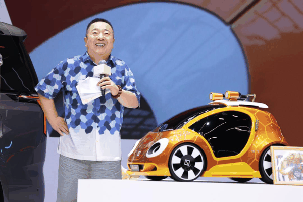 国民主持人董浩见证Justin的梦想变成实车 图源：网络