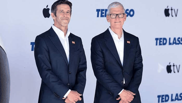 苹果新CEO特努斯新财年目标薪酬近4亿元，上任首日开通微博问好