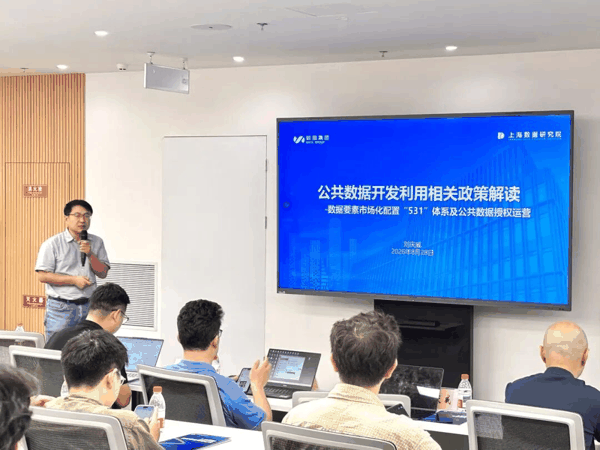 刘庆威作相关政策宣讲