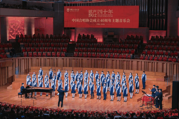 成都童声合唱团在当晚的演出中