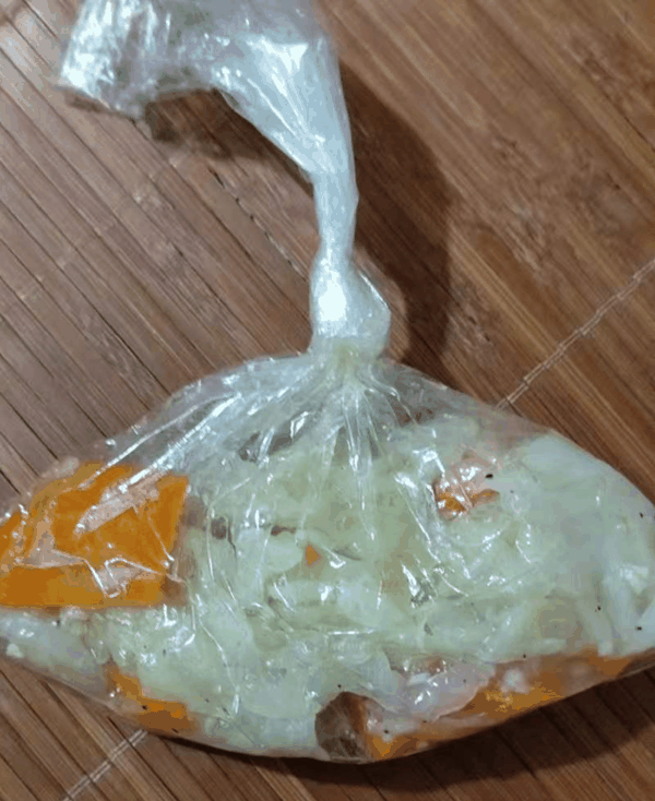 ▲羁押中心饮食（受访者供图）