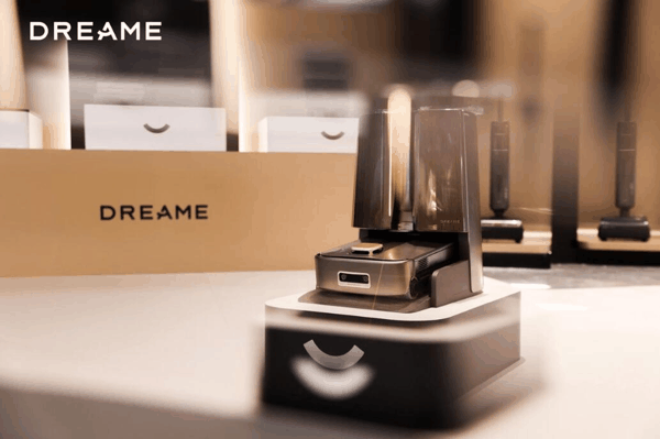 图：DREAME TriForm™ 三形态洗地机器人
