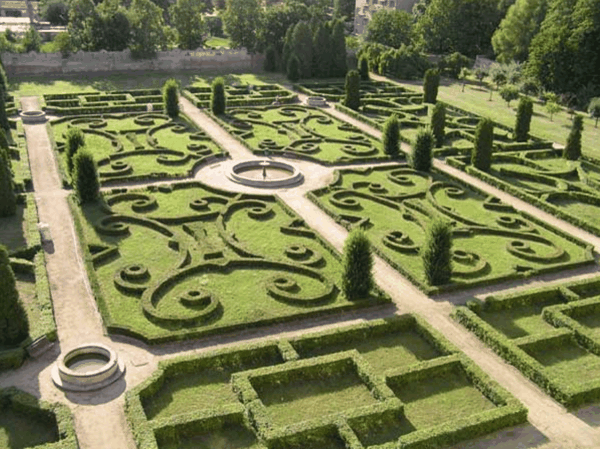 图 5：巴洛克园林几何纹样植栽实景.png