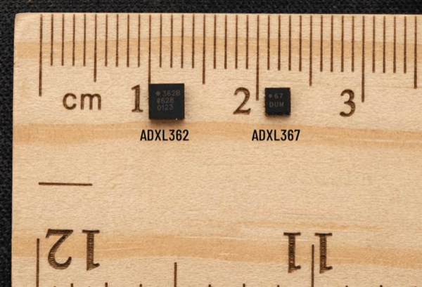 图3：ADXL362与ADXL367尺寸对比