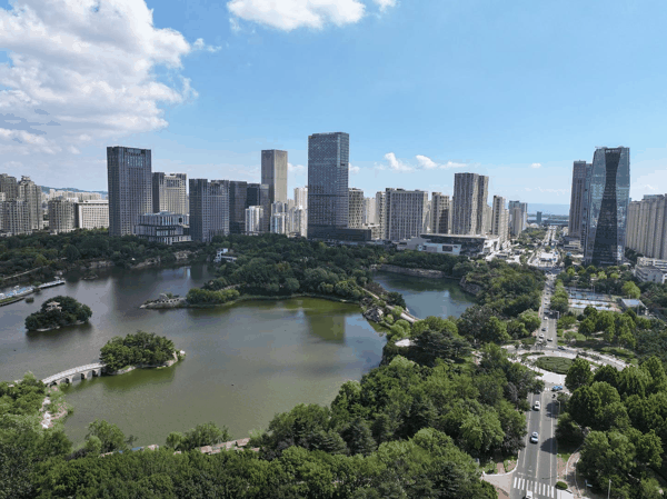 ▲2026年9月5日，山东日照，秋日港城风光正好 图据视觉中国