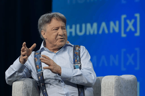 图｜库兹韦尔出席 HumanX 会议（来源：HumanX Conference 官网）