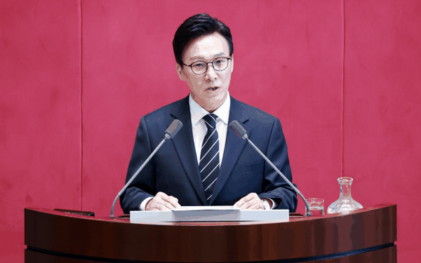 ▲当地时间2026年9月7日，韩国执政党共同民主党党首、前国务总理金民锡在国会发表演讲。图/IC photo