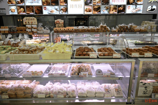 老字号糕点门店内的散装月饼