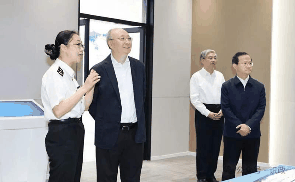 察看AEO（经认证的经营者）培育实训基地