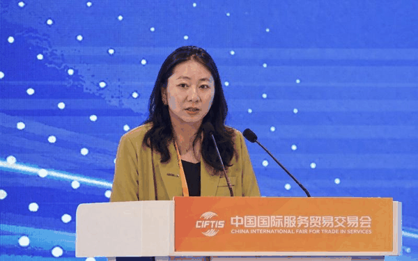 柏林驻华商务联络处首席代表李怡燃在论坛上发表致辞。