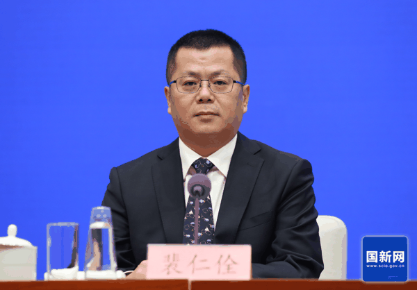 ▲国务院国资委财务监管与运行评价局负责人裴仁佺 图源：国新网