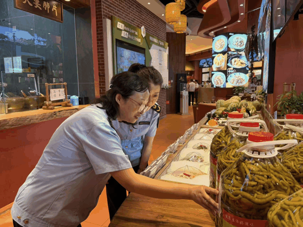 （绵阳市监系统工作人员下沉门店）