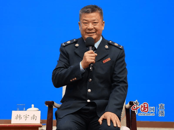 ▲周口市太康县马厂镇前何村驻村第一书记、工作队队长韩宇南 图据中国网 郑亮 摄
