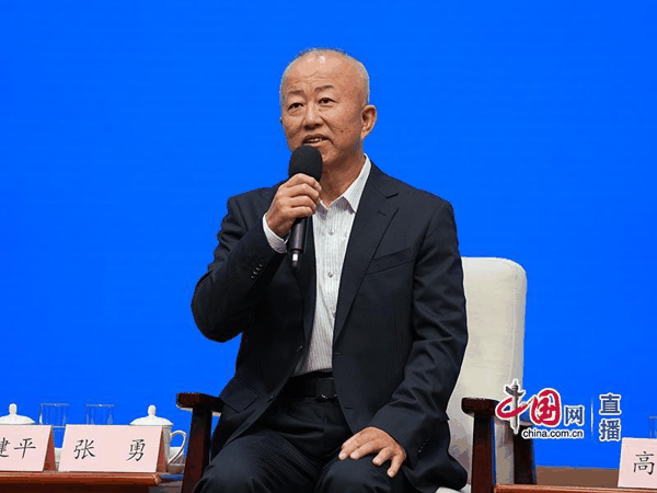 ▲辽宁省大连市普兰店区唐房革命烈士陵园管理员、讲解员张勇。郑亮 摄