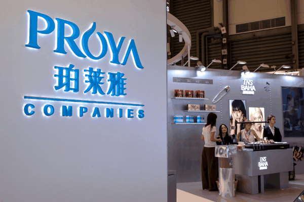 ▲珀莱雅展台 据视觉中国